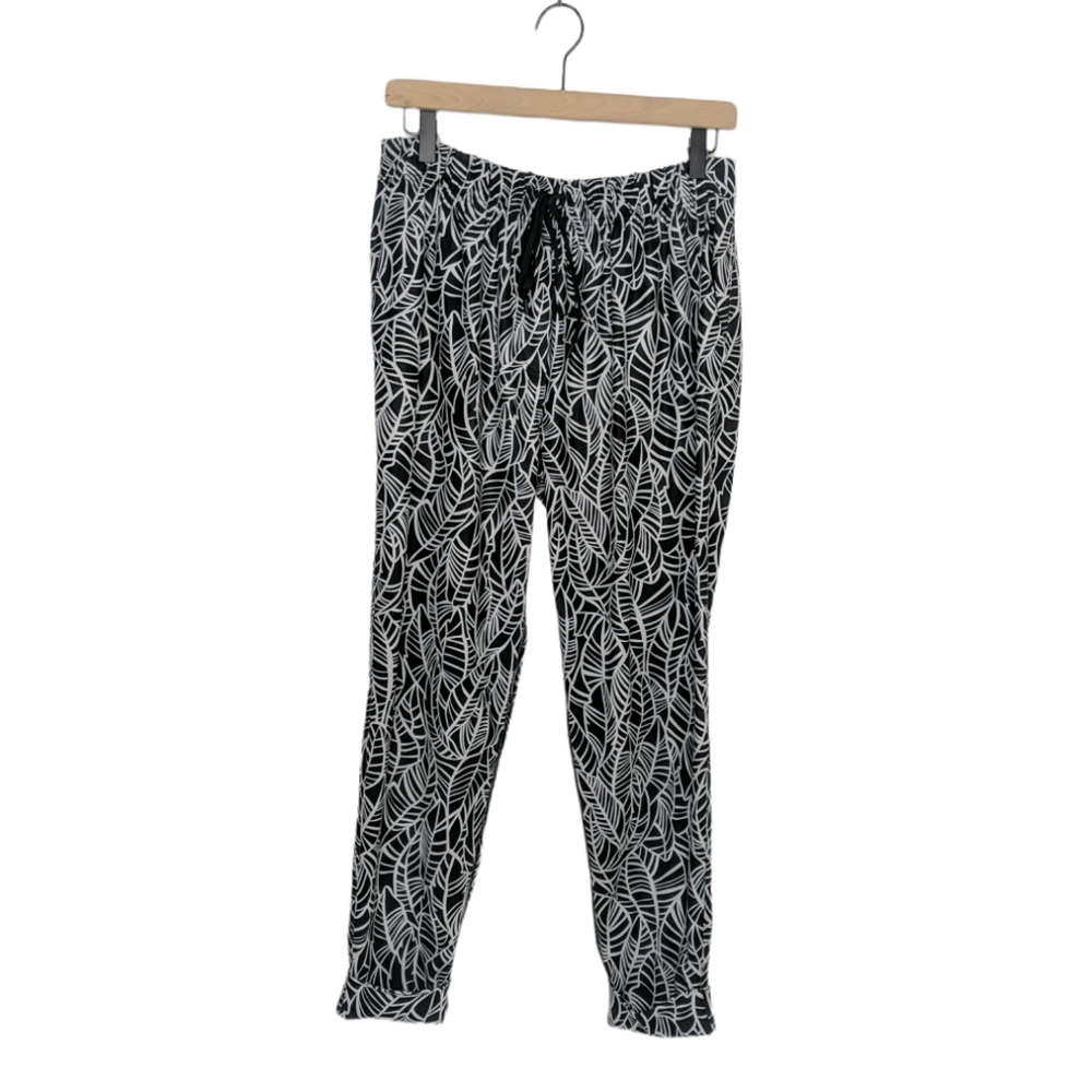 Lululemon Jet Crop Printed Pretty Palm Black Angel Wing Black White NO SIZE 6/8